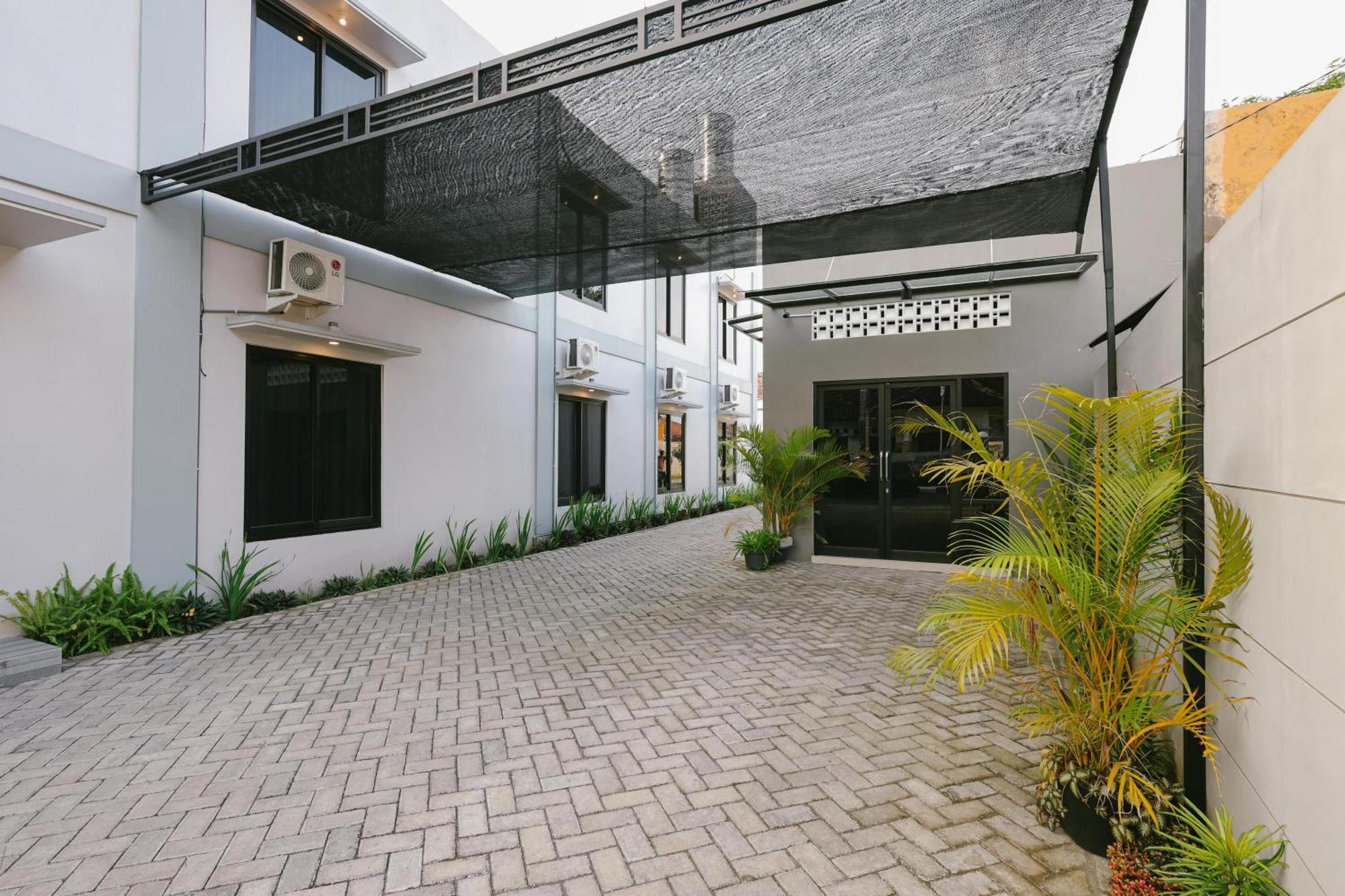 Urbanview B Syariah Lumajang By Reddoorz Hotel Екстериор снимка